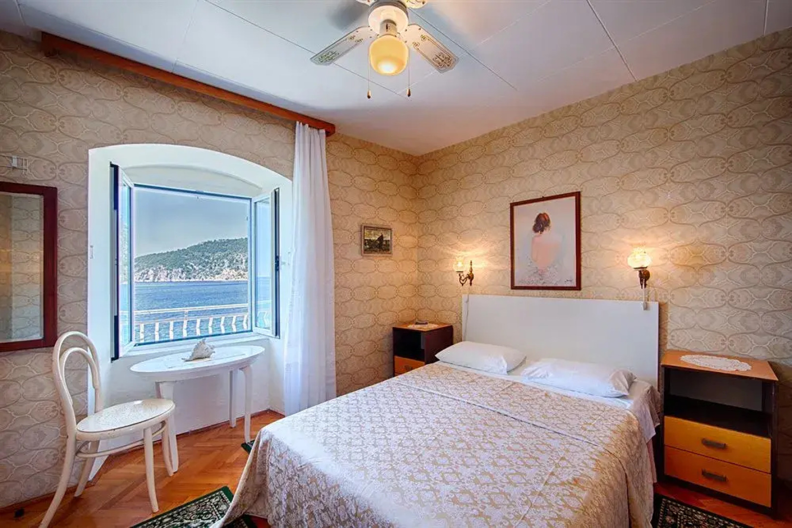 Mira Sea Front Guesthouse