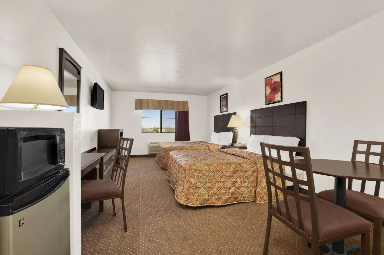 Howard Johnson by Wyndham Lubbock TX