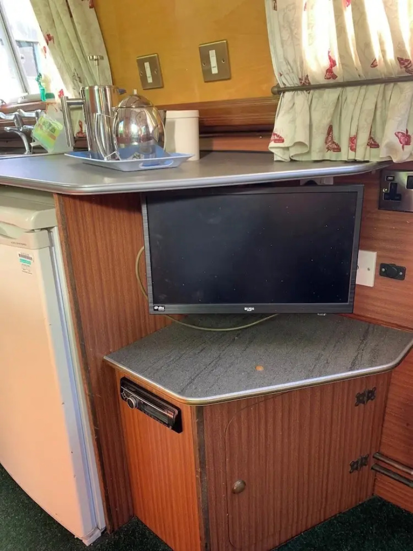 Stone - Boat - Sleeps 4 - Pet Friendly-85ws