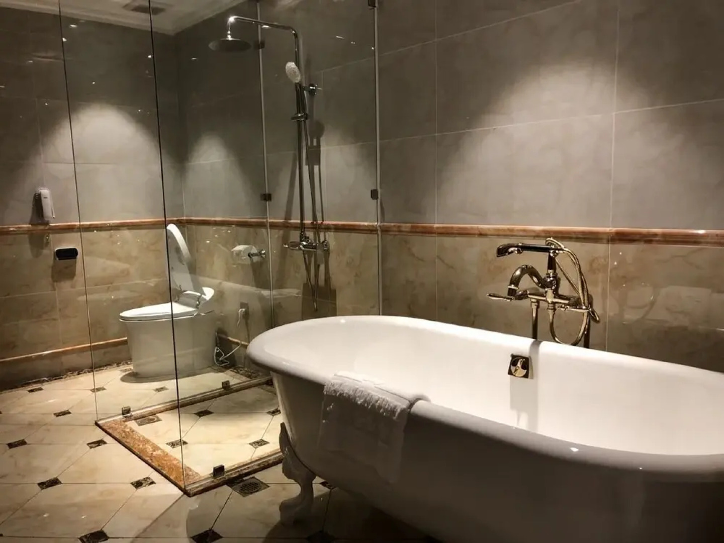 Hoang Nham Luxury Hotel