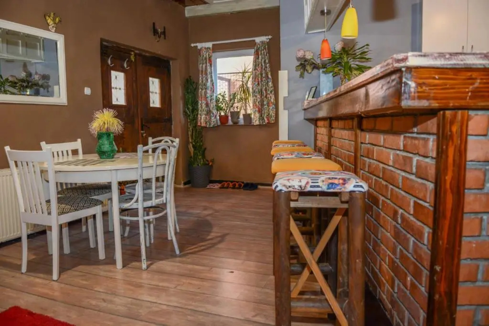 White Arrow Apartment