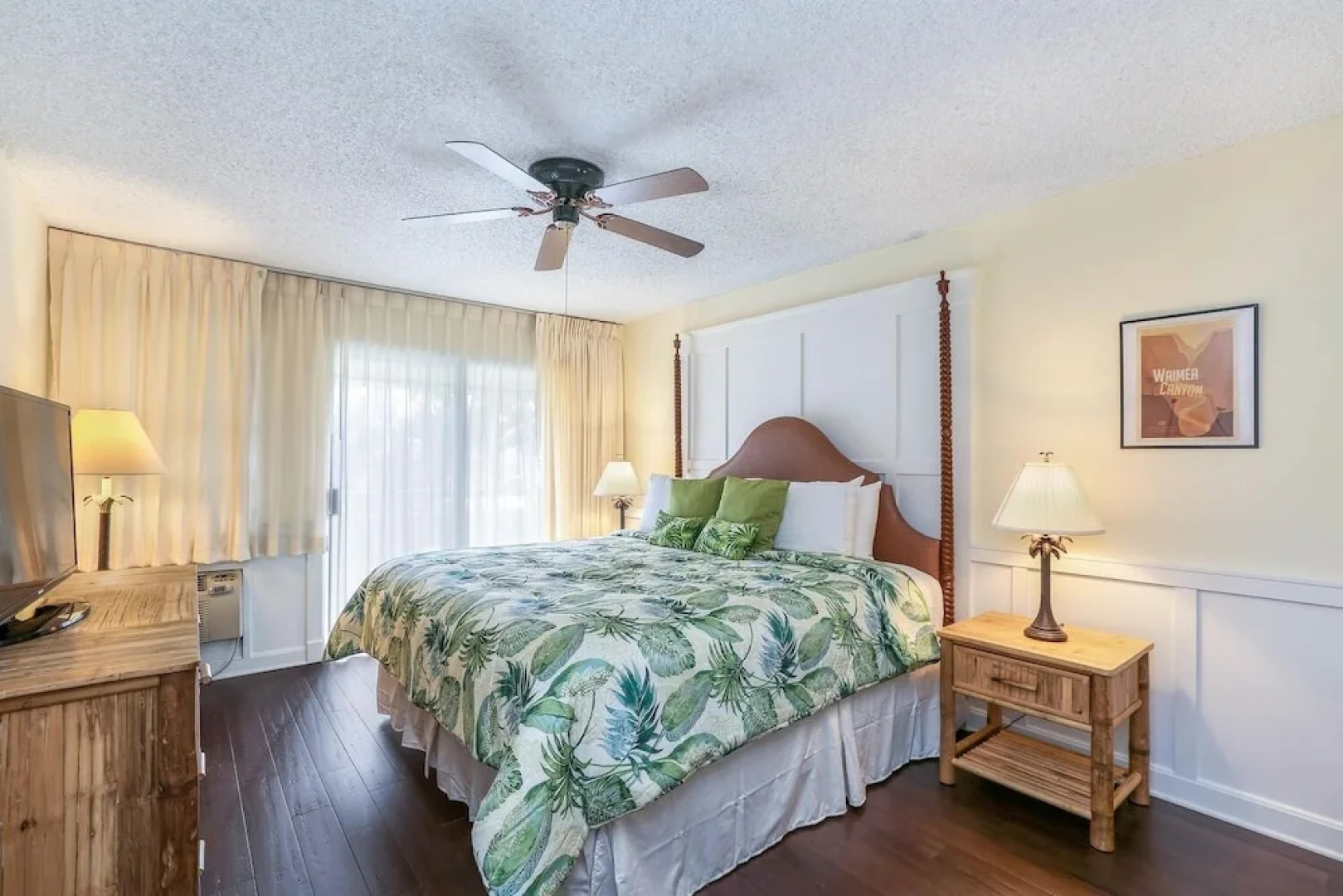 Beautifully Upgraded, Full Kitchen, Comfy King Bed, Ac 1 Bedroom Condo by RedAwning