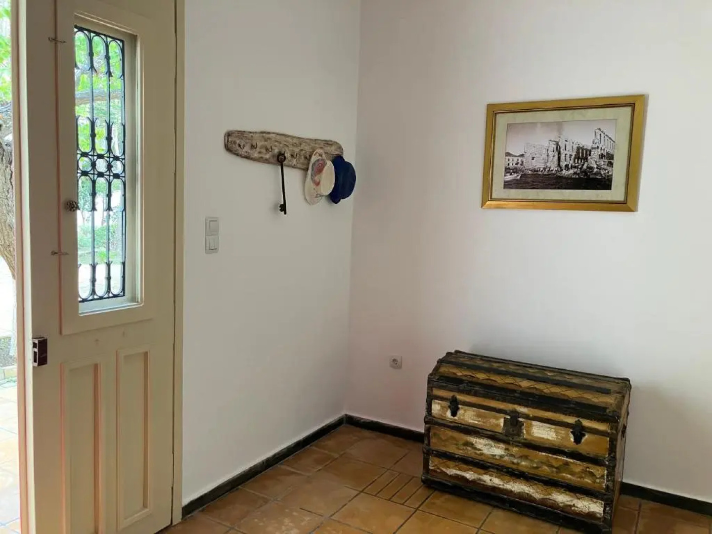 Mediterenian house with beautiful garden