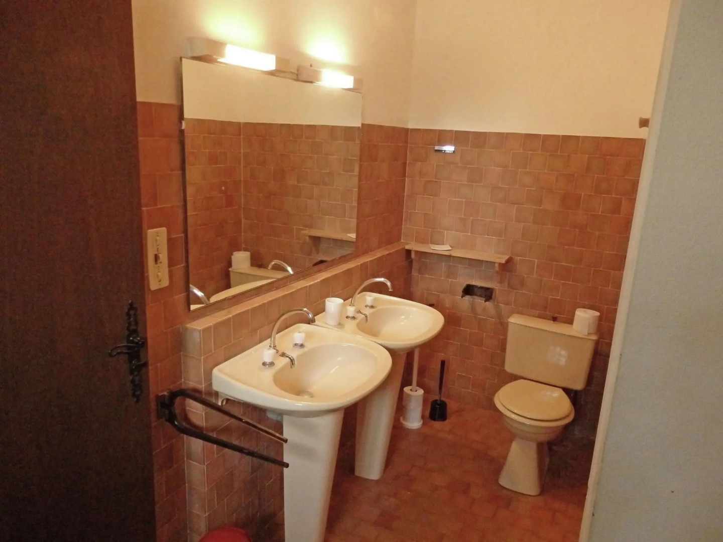 Villa with large pool & unique view within walking distance of baker