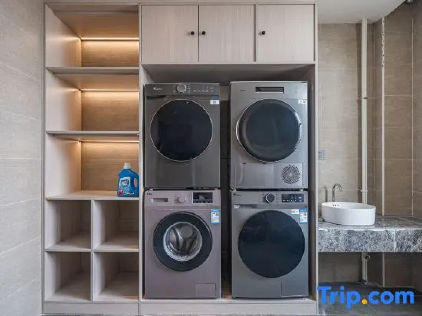 Rezen Select Hotel (Chaka Salt Lake)