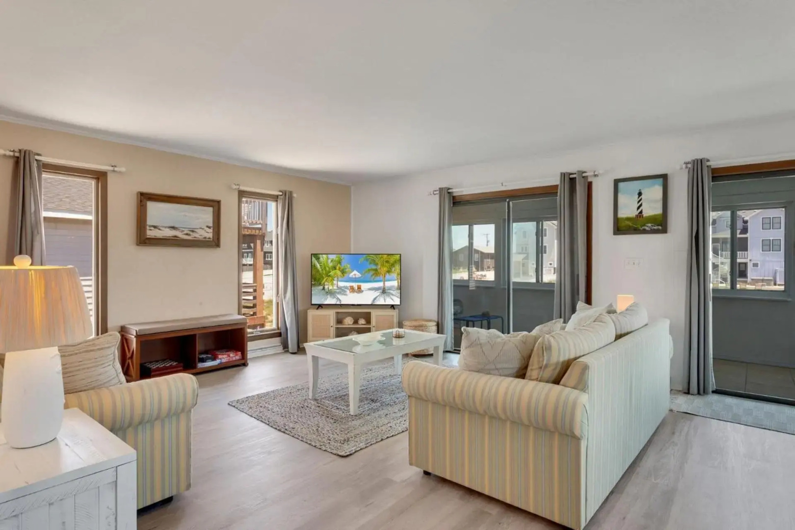 4122 - Blue White Haven