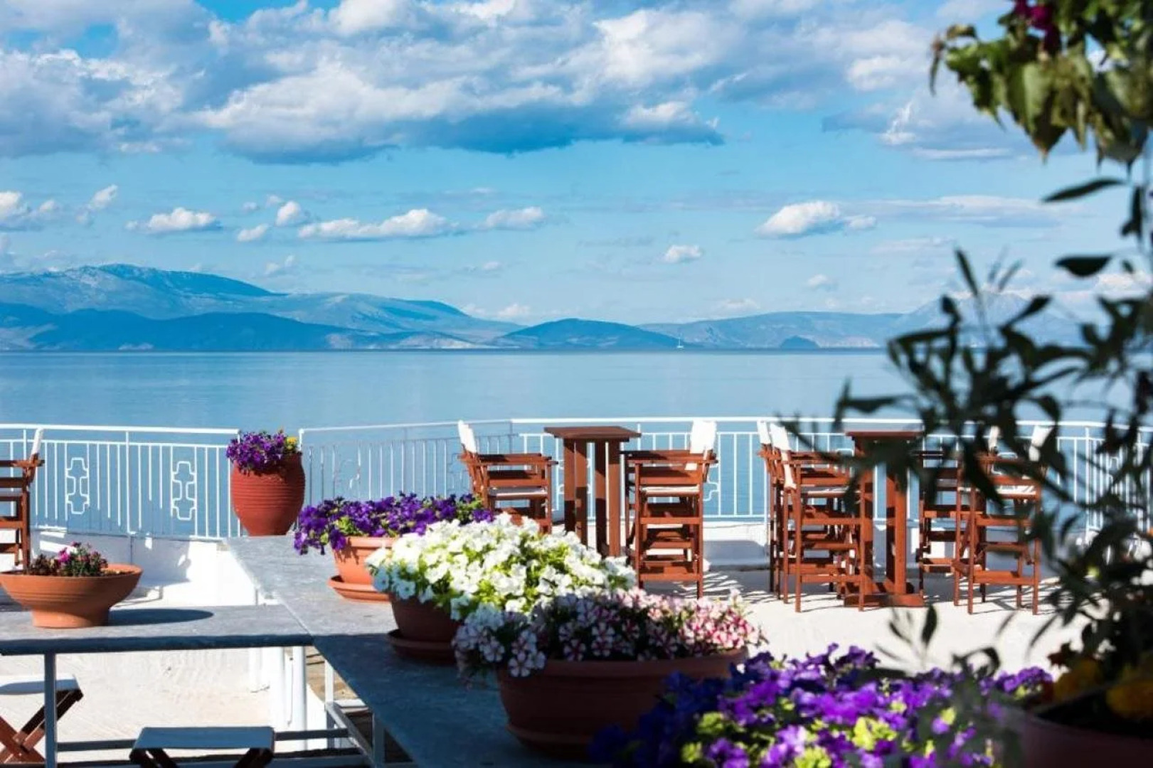 Spacious Apartment on the Beachfront