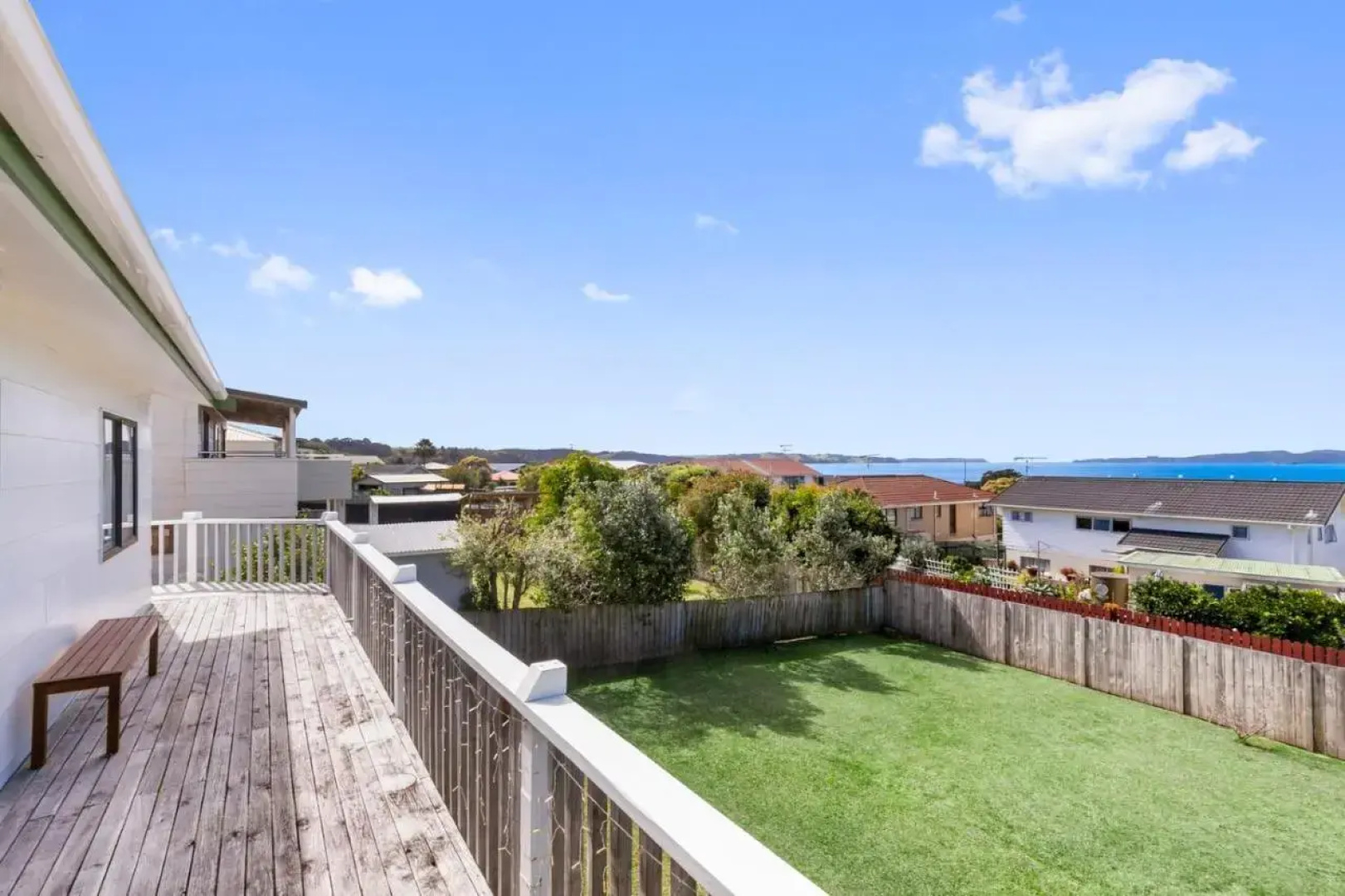 Snells Seaside Bach - Snells Beach Holiday Home