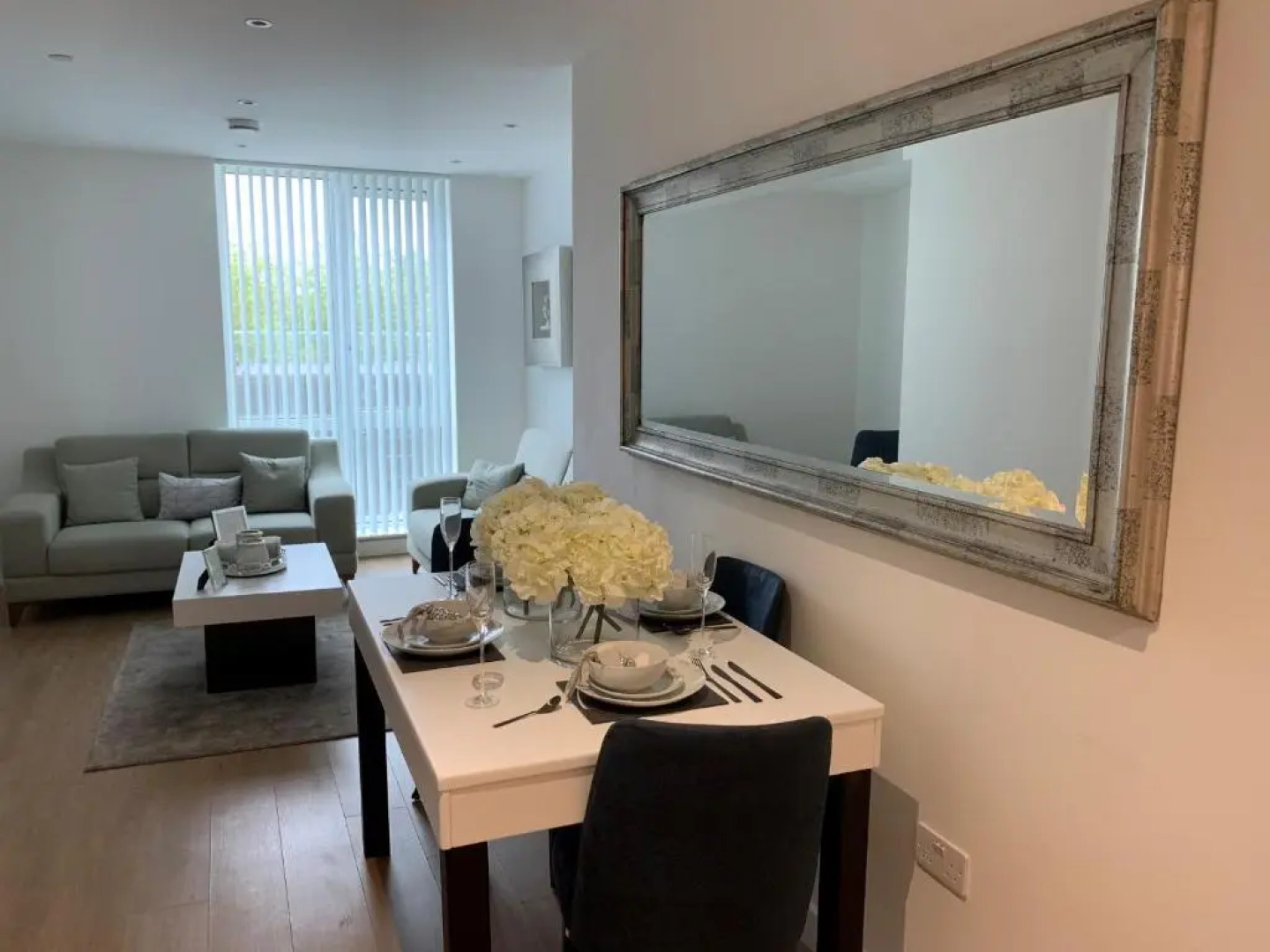 Bracknell - Stunning 2 bedroom Flat with Spectacular Views