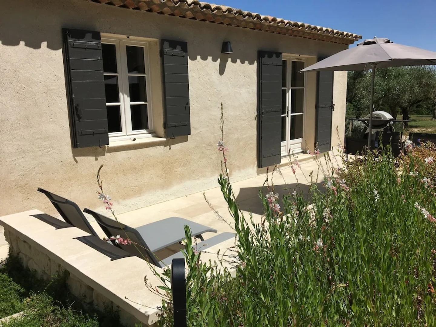 Modern Holiday Cottage With Swimming Pool and Close to Beautiful Saint-remy-de-provence