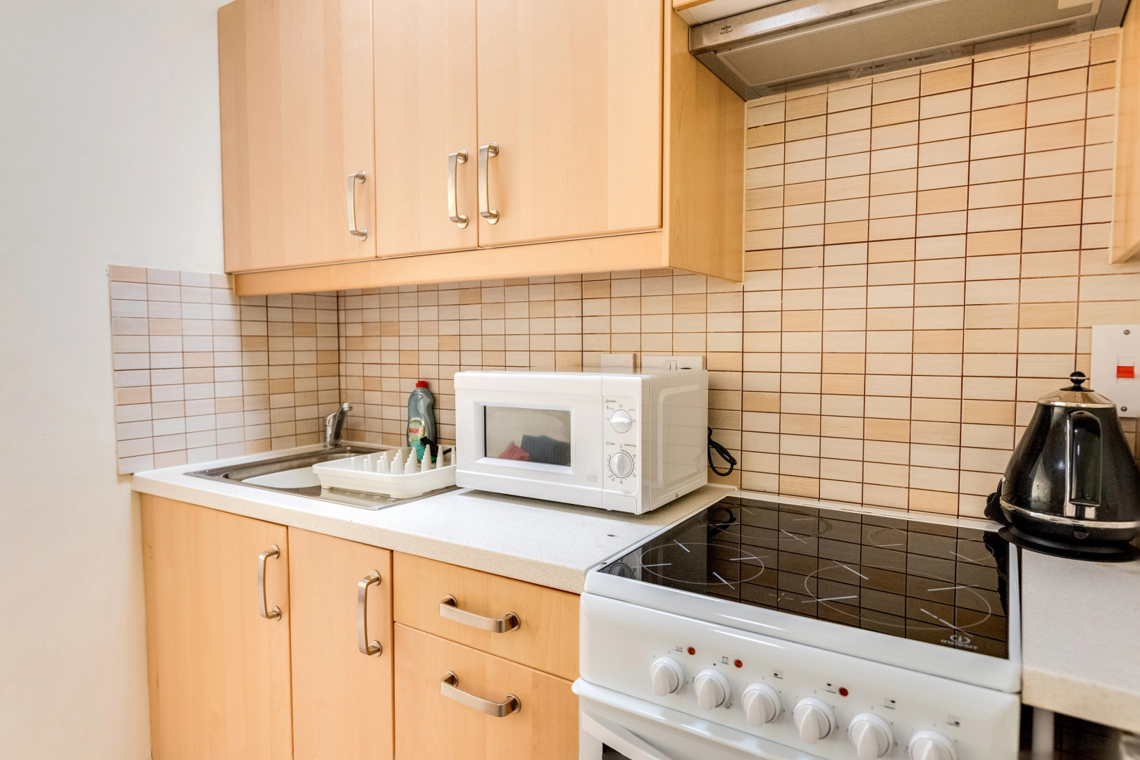 Spacious 1-Bedroom Flat with garden & free parking