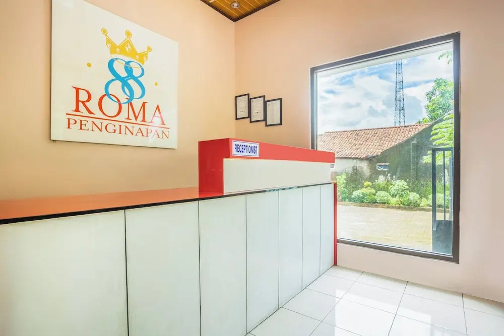 SPOT ON 2974 Penginapan Roma 88