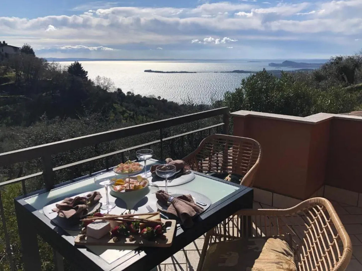 Casa Cecilia, 2 Bedrooms, 1 Bathroom, Lake View, Pool