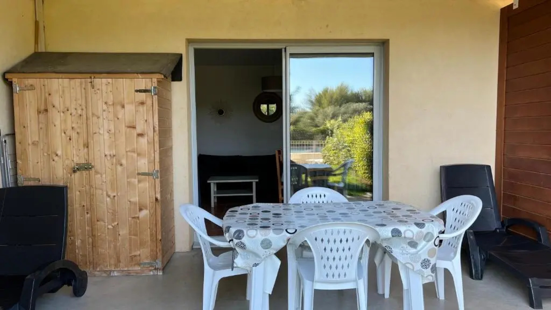Les terrasses du Liouquet T2, piscine , parking , mer à 150 m