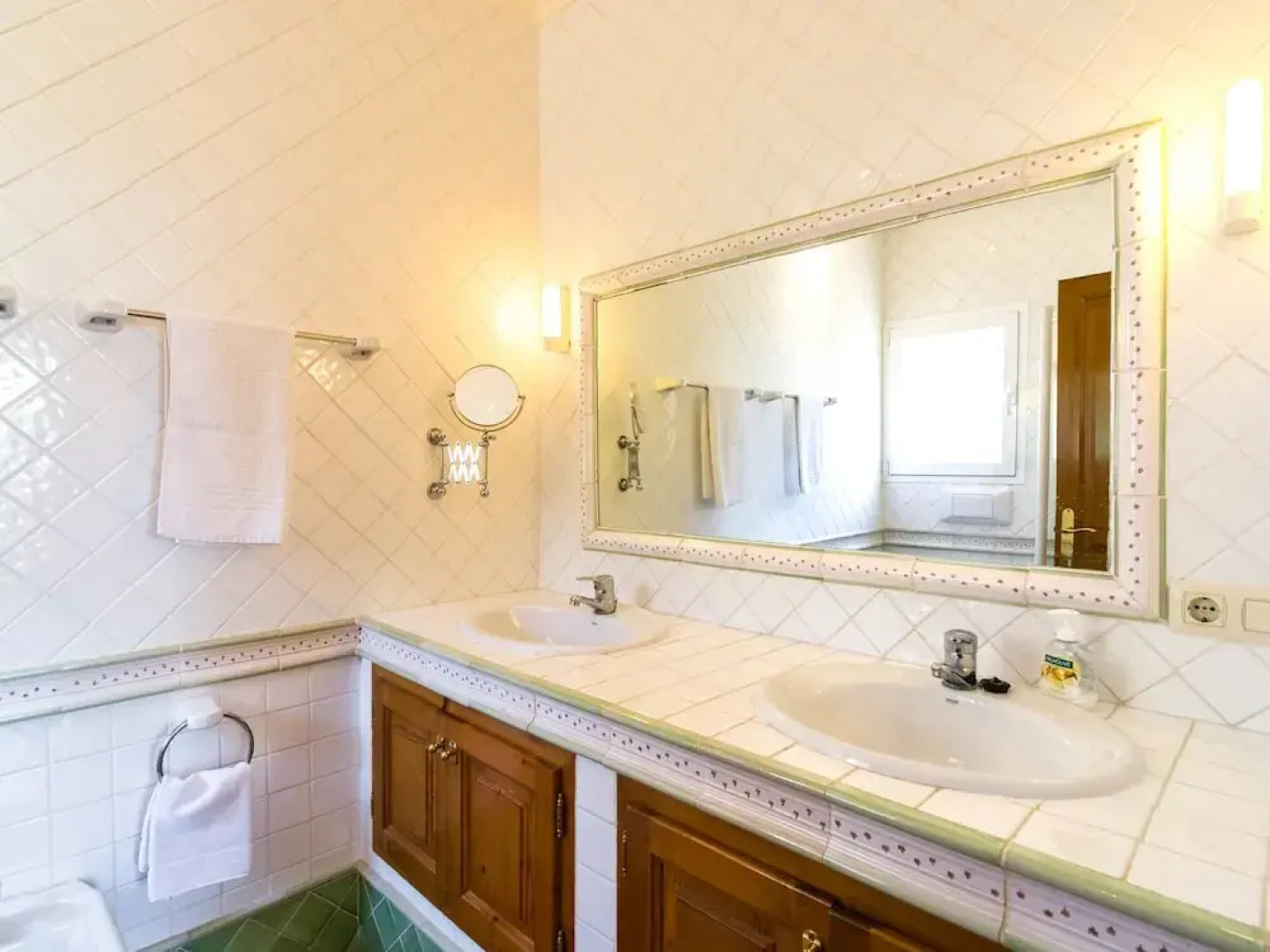 Villa With Sea Breeze Charm