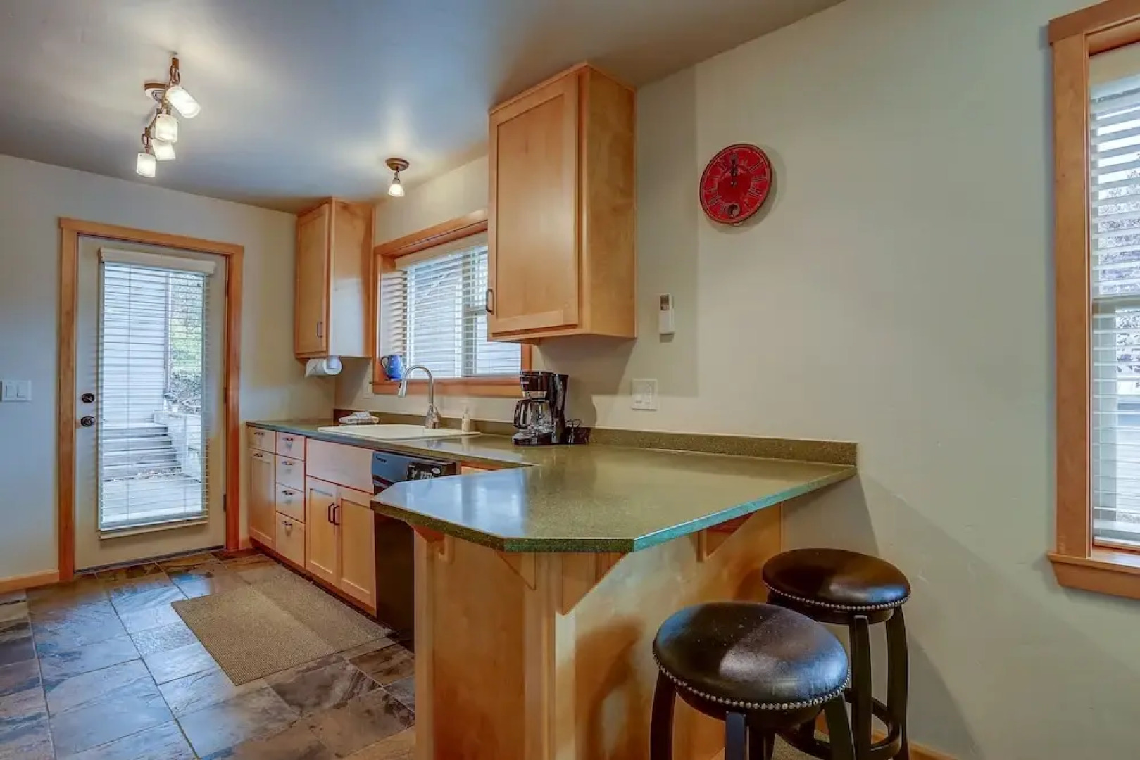 Hutson's Hideaway 1 Bedroom Apts by Redawning