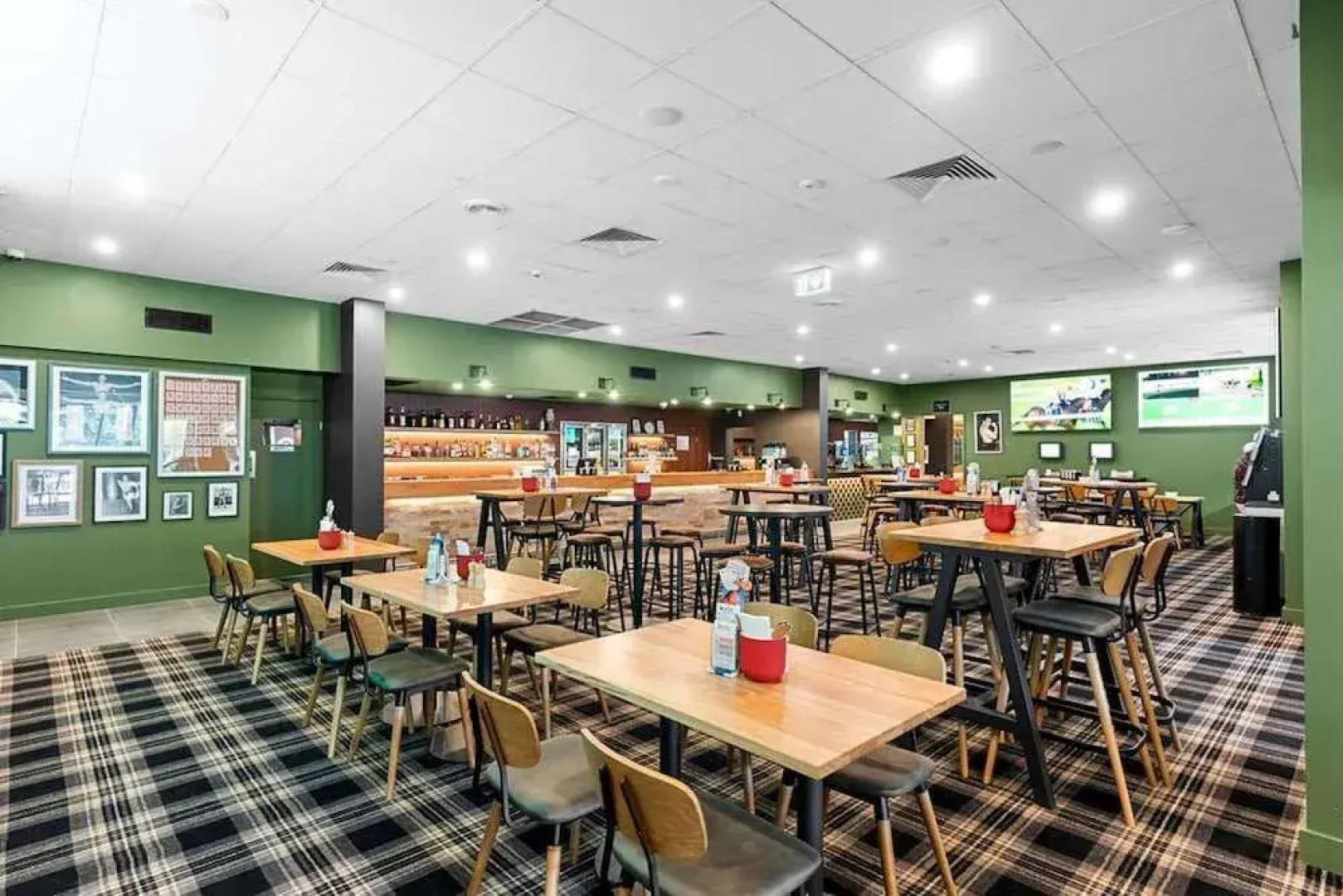 Morayfield Tavern & Motel