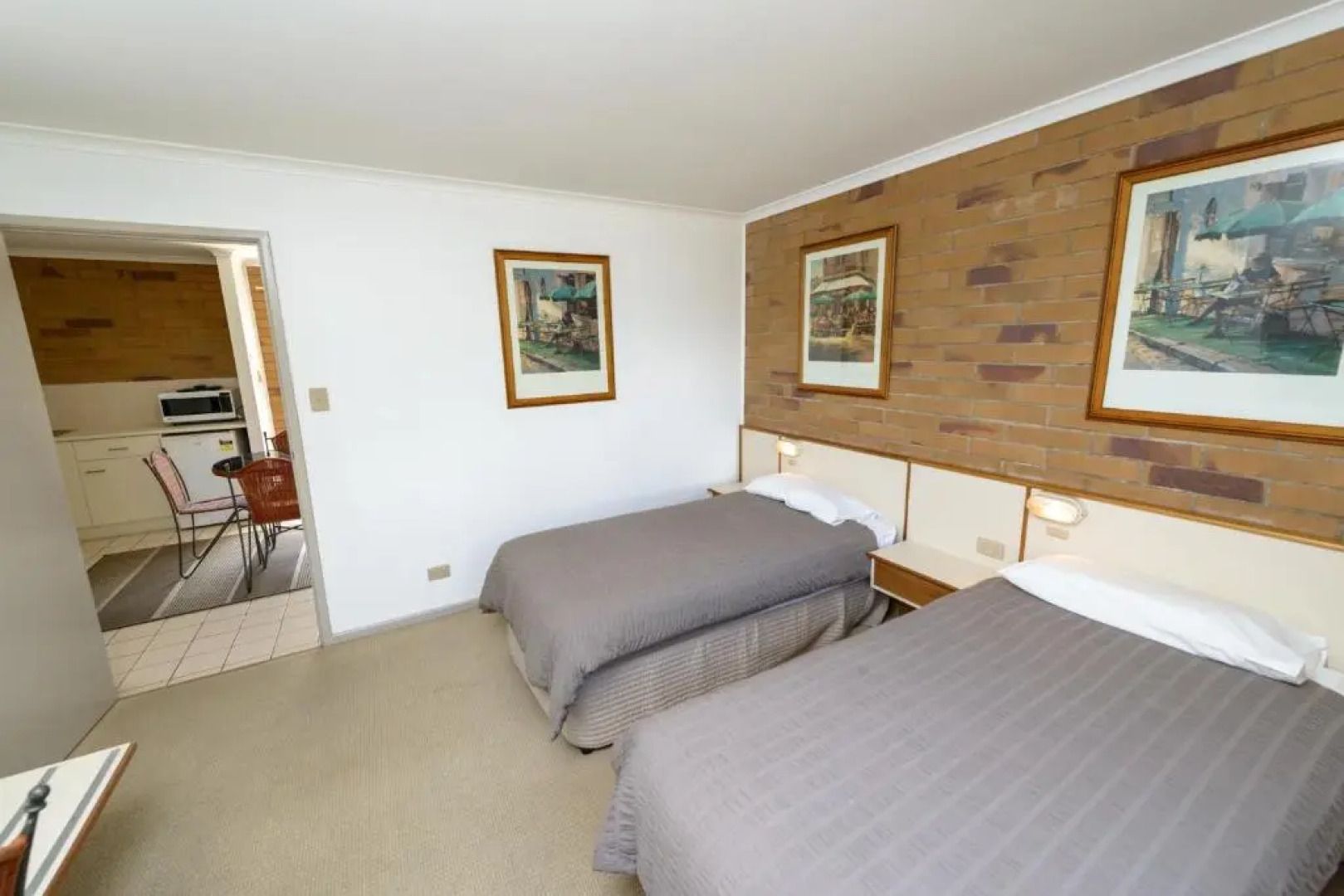 Country Comfort Gin Gin Wild Scotsman Motor Inn