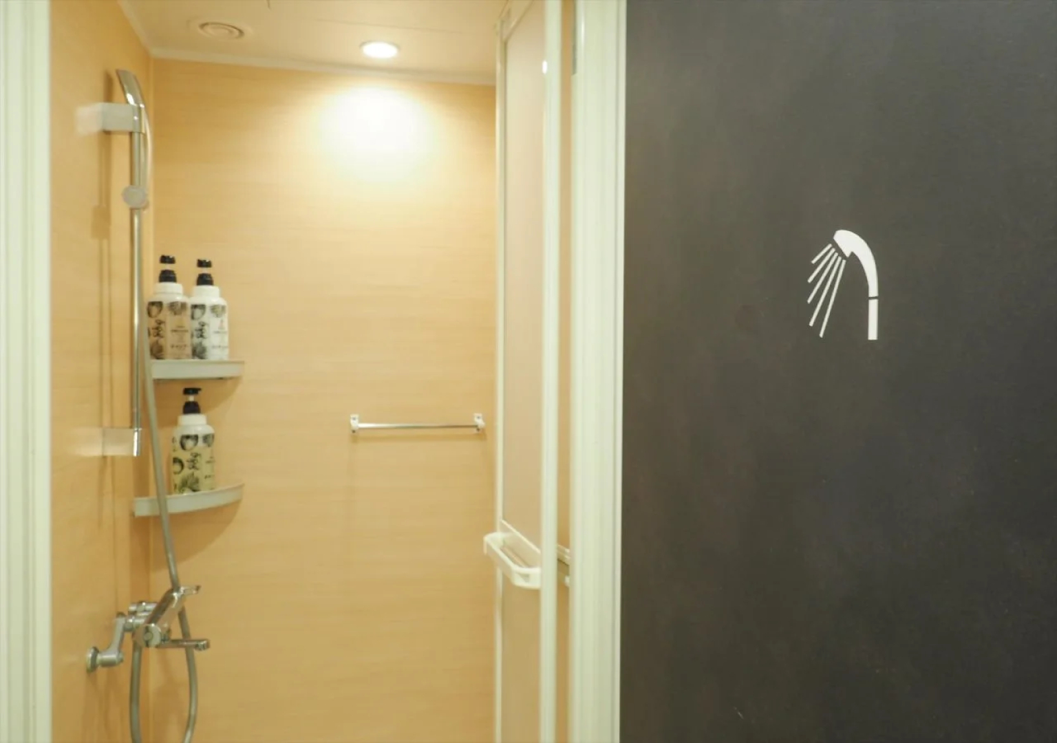 Leo Yu Capsule Hotel Funabashi