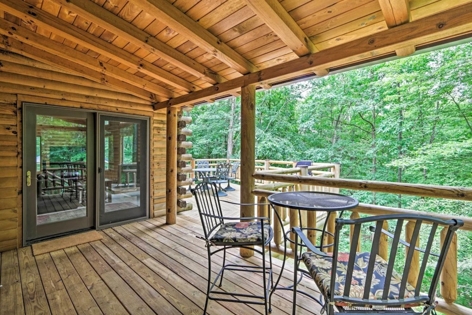 Quiet Cabin w/ Hot Tub ~ 15 Mi to State Parks!