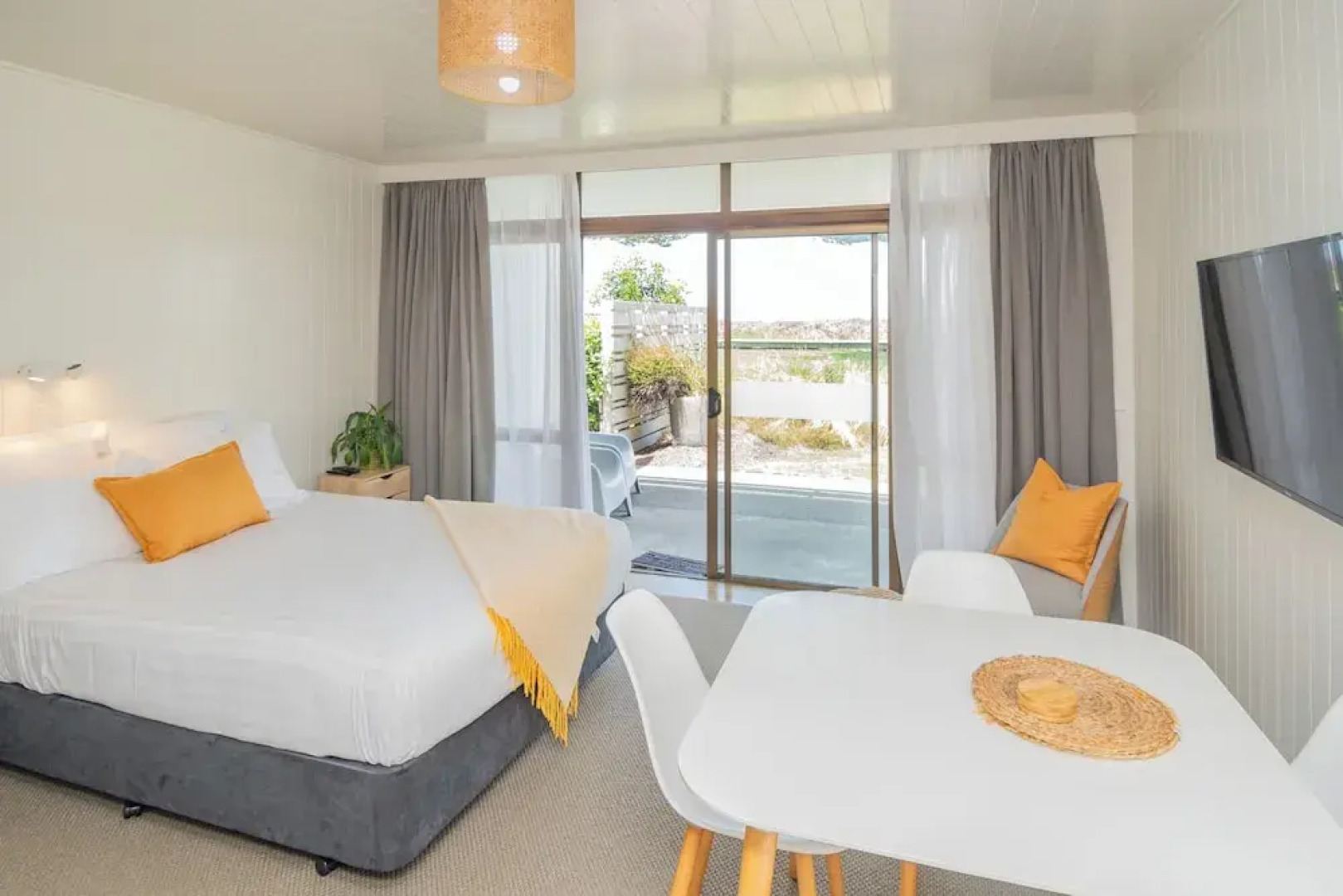 Whispering Sands Motel