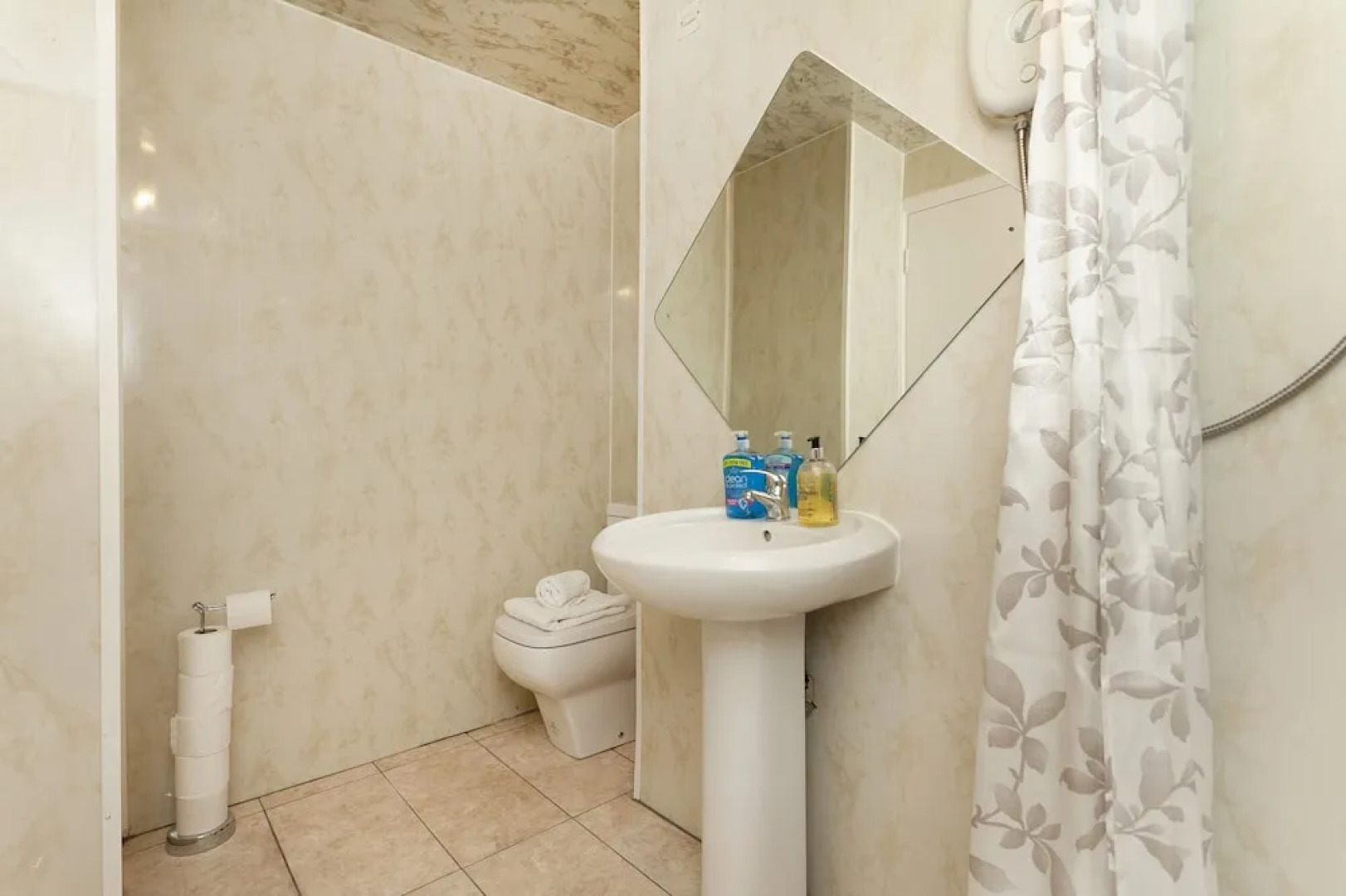 Longlyn 3 bedroom apartment