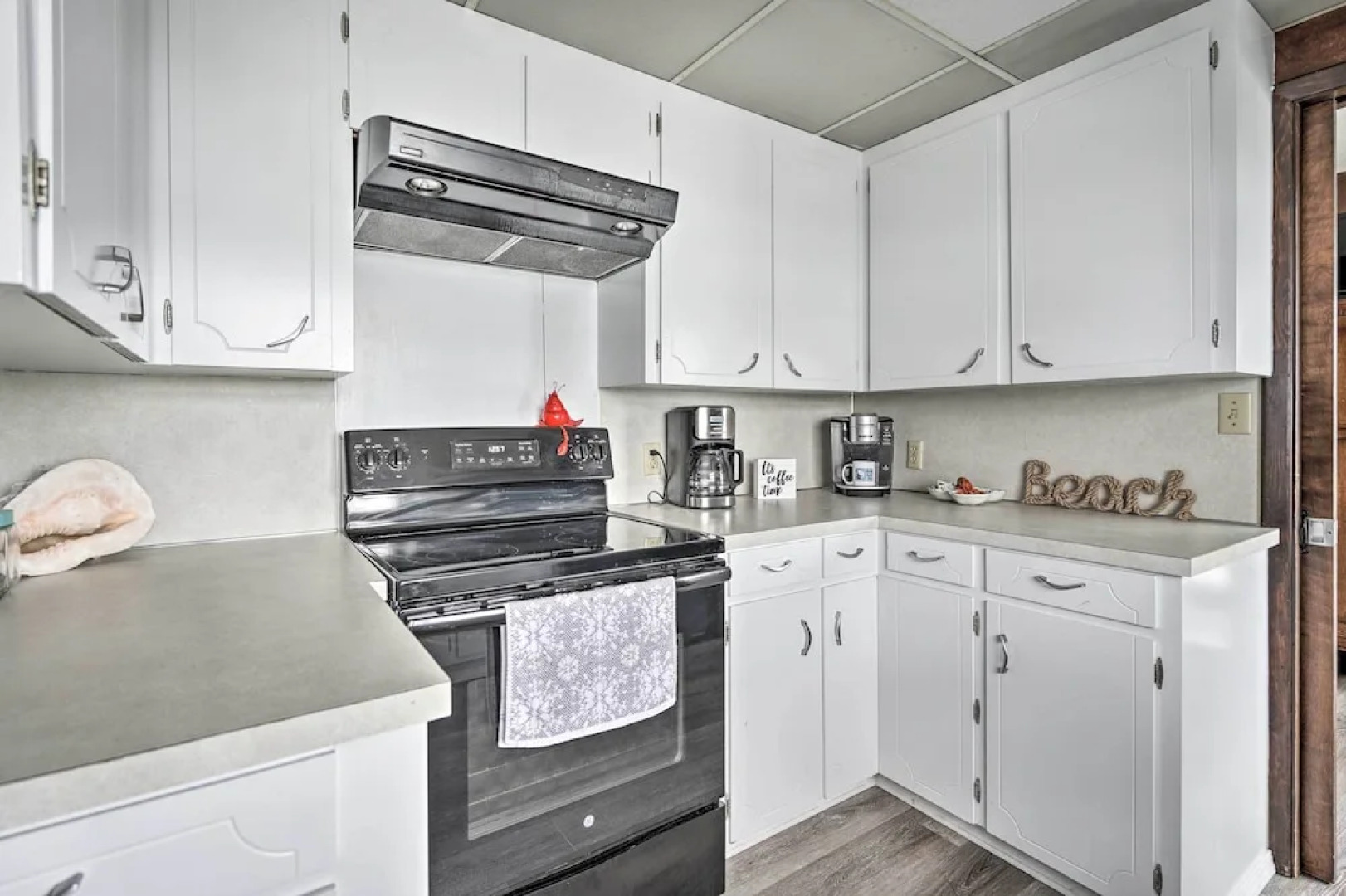 Serenity By The Sea - Chic Oceanfront Home w/ Deck