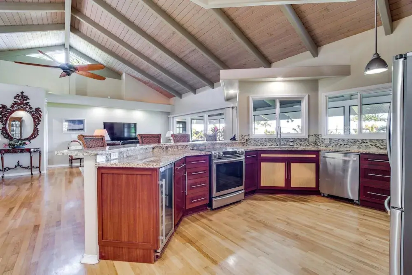 Honomu Home w/ Screened Lanai + Ocean Views!