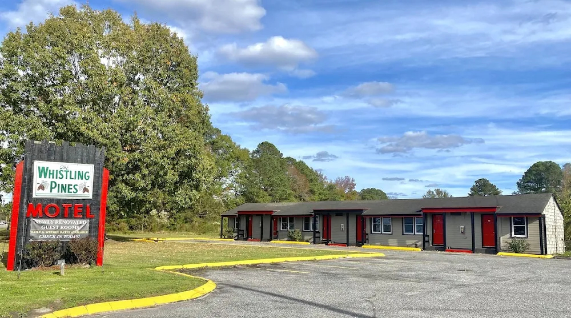 Whistling Pines - Daily & Extended Stay, Elizabeth City
