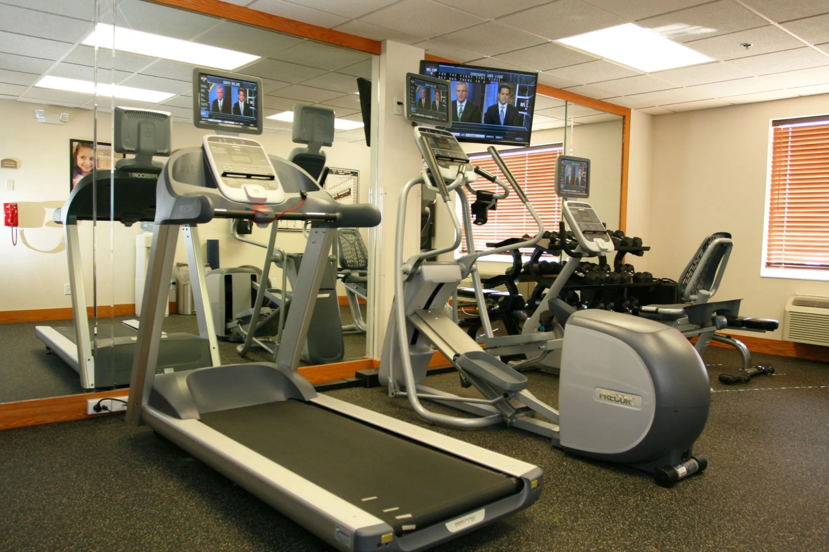 Holiday Inn Express Hotel & Suites Columbus by IHG