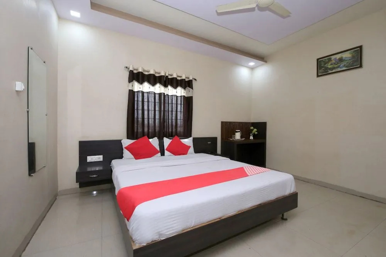 OYO 48533 Hotel Aarna Palace