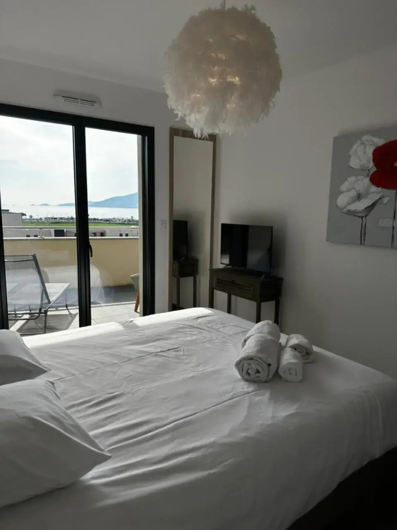 T2 climatisé à Porticcio, 100m de la plage