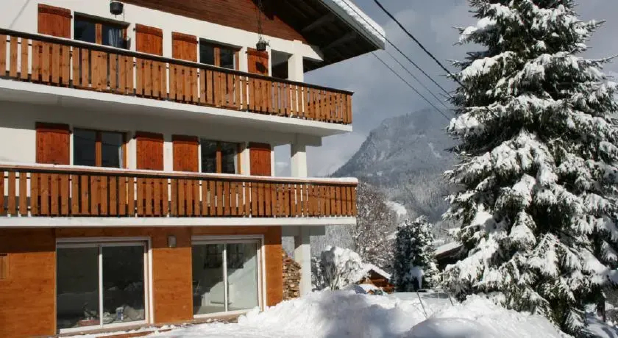 Chalet blanc bleu