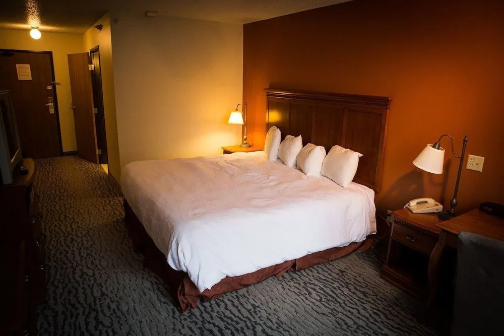 Regency Inn and Suites, Anoka