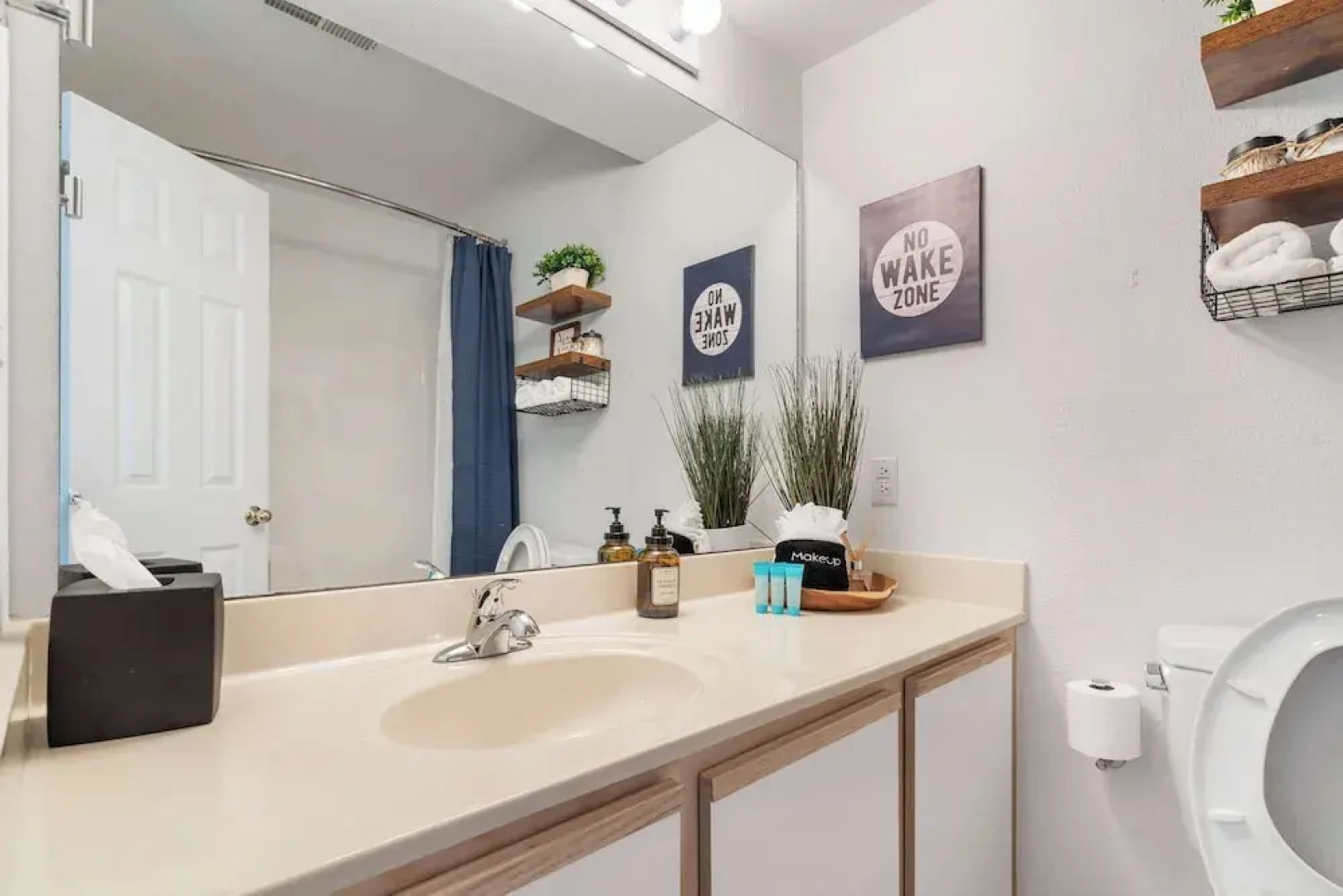 Lake It Easy Condo for 7