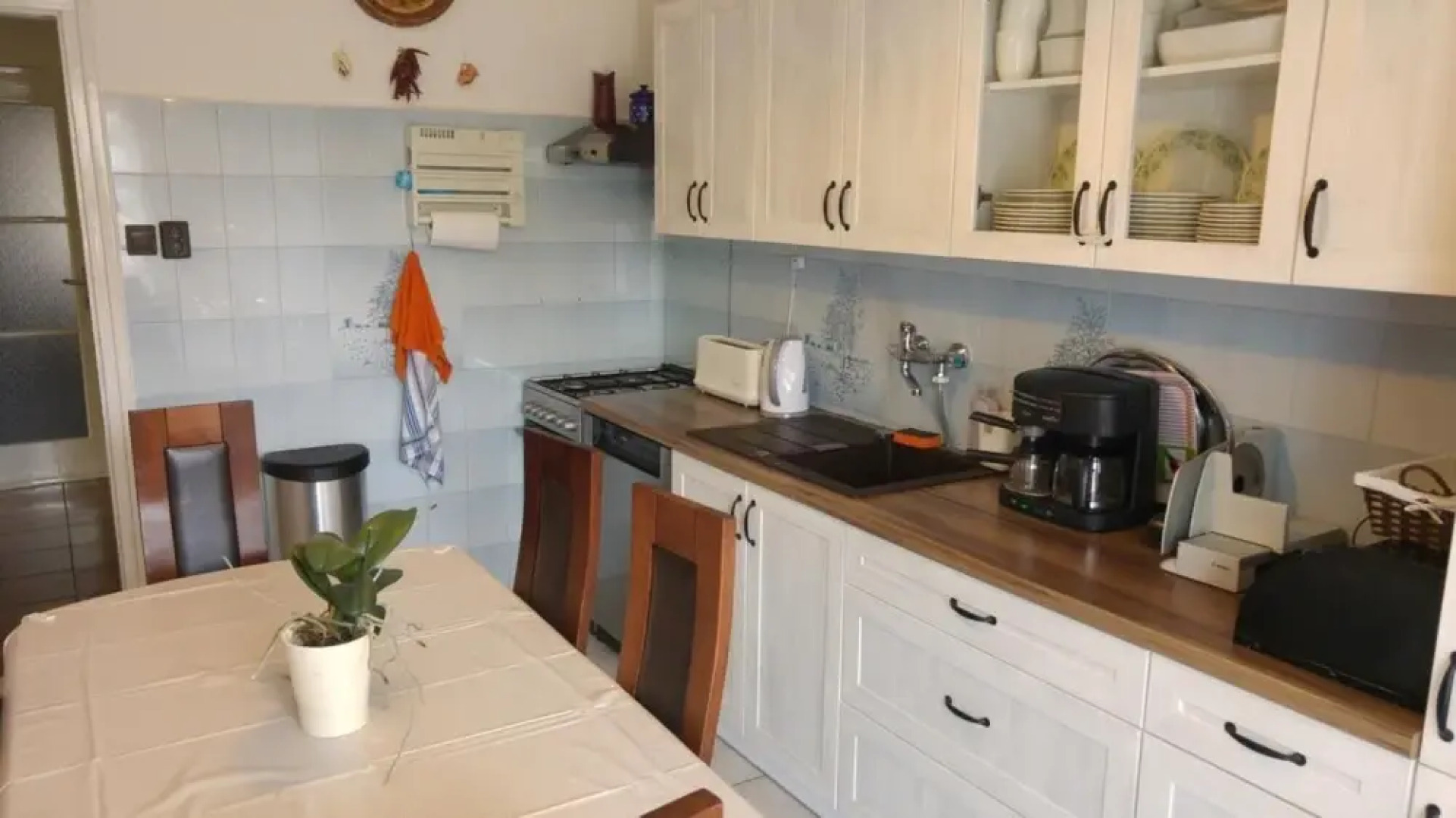 Crystal Apartement F