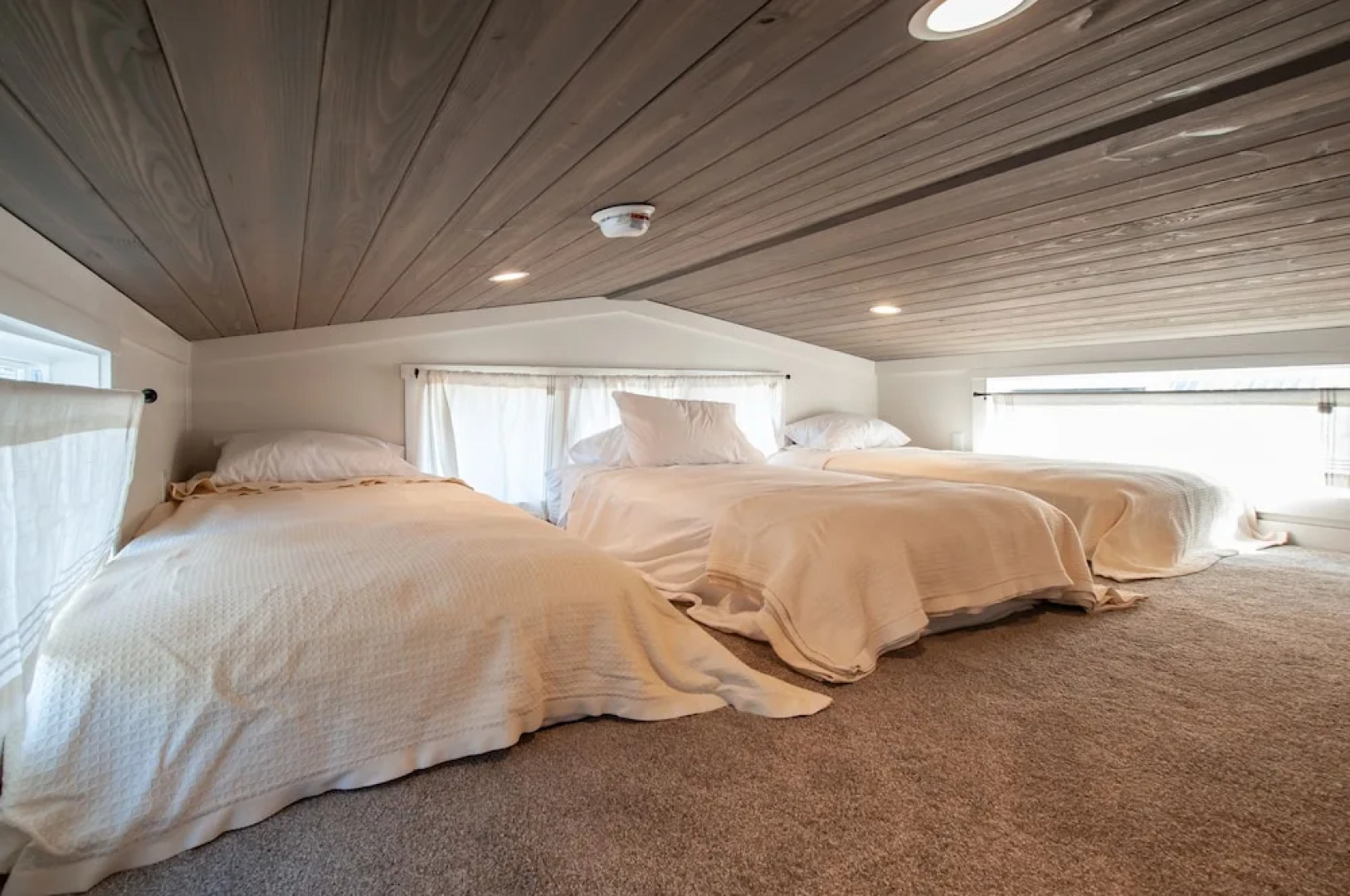 Sunset , River Rocks Landing With 3 Pools! 1 Bedroom Bungalow