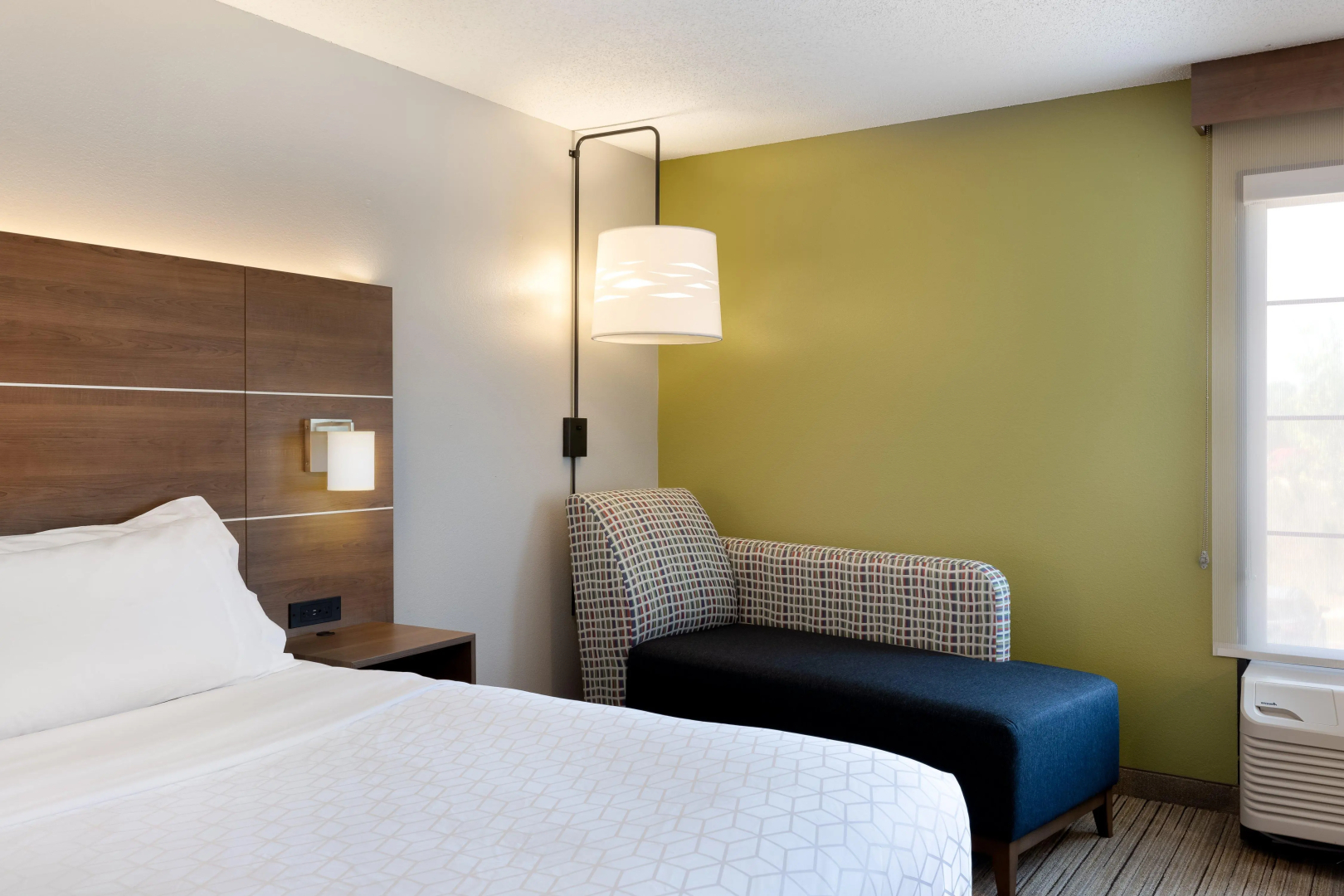 Holiday Inn Express Hotel & Suites Milton East I-10