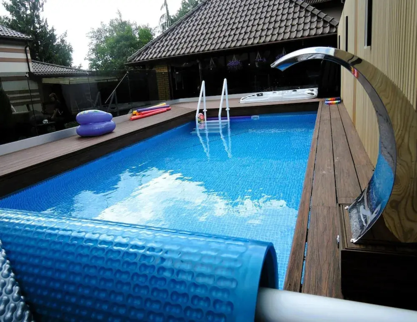 A Comfortable Holiday Home With a Swimming Pool and Jacuzzi in Miedzywodzie
