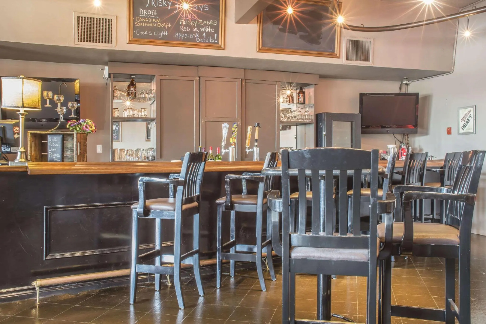 Village Inn & Suites