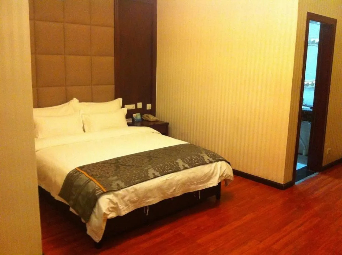 Helen The First Hotel- Mengzi