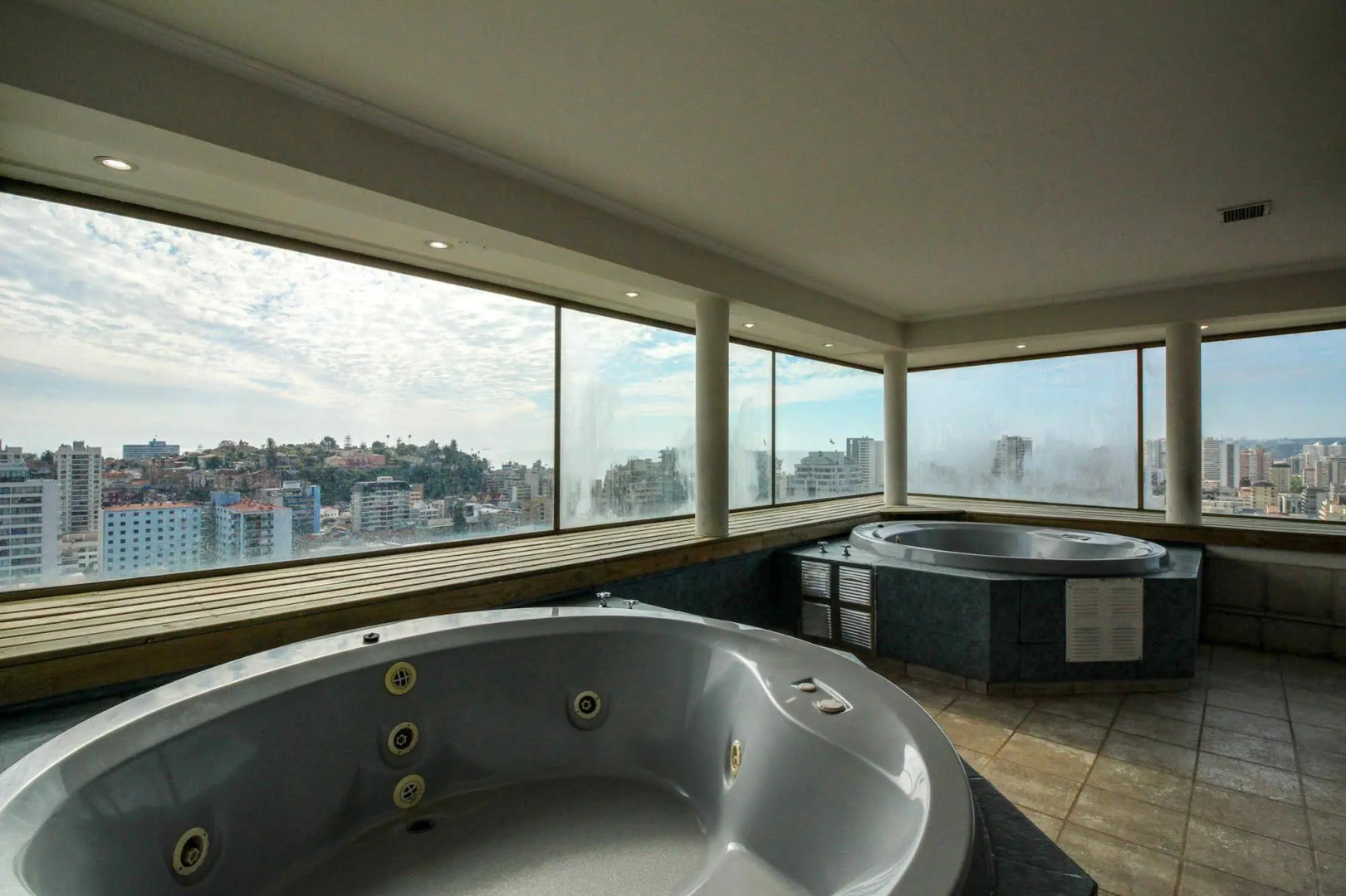 Urban Getaway Near the Sea