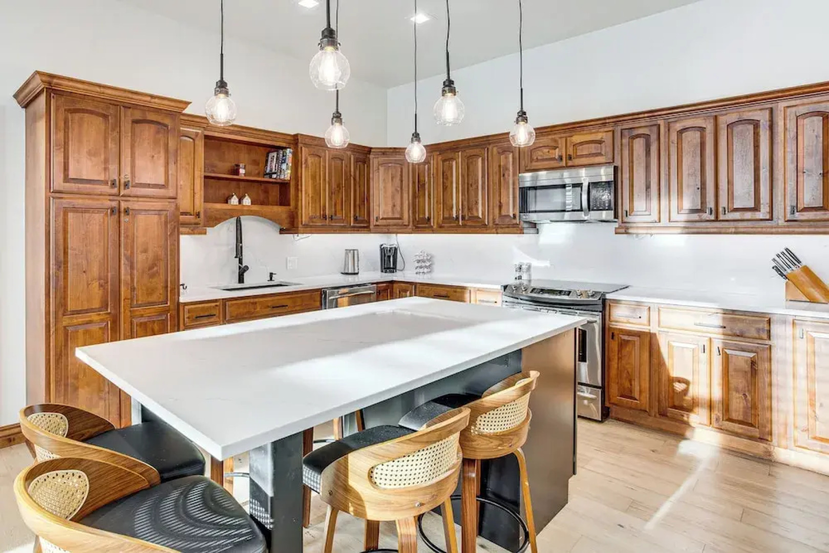 Mountain-view Condo in the Heart of Edwards!