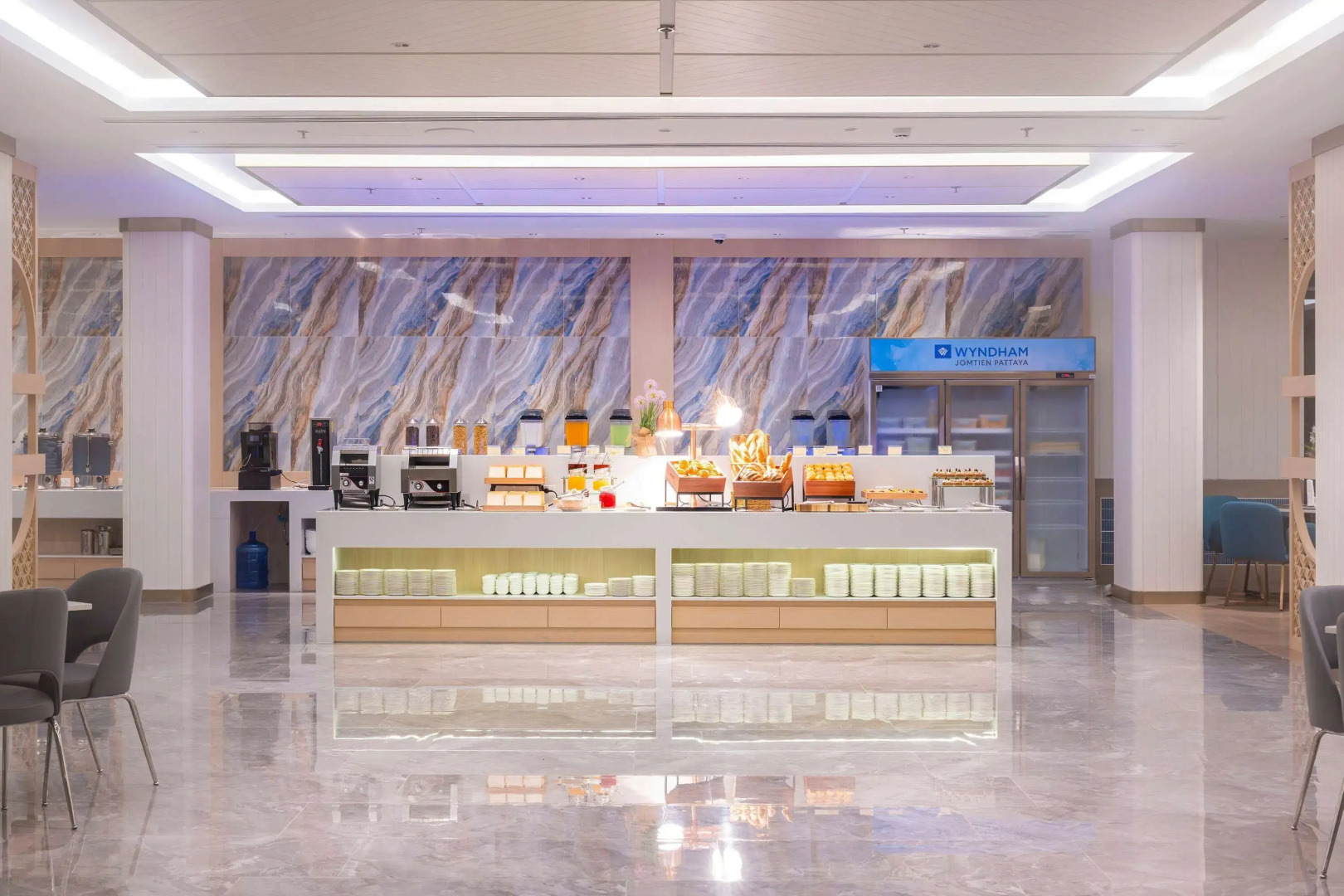 Отель Wyndham Jomtien Pattaya