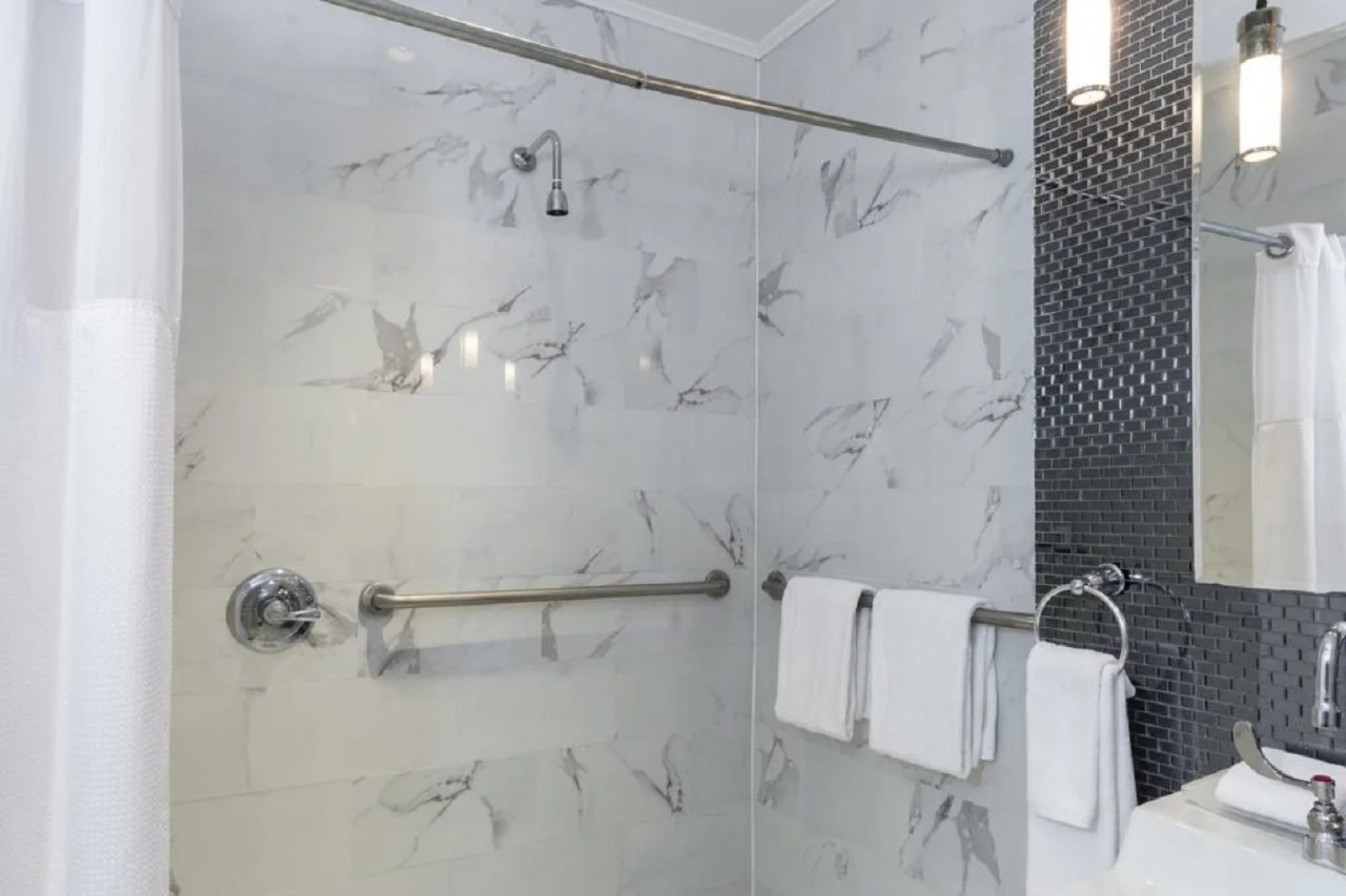 Отель Amsterdam Court