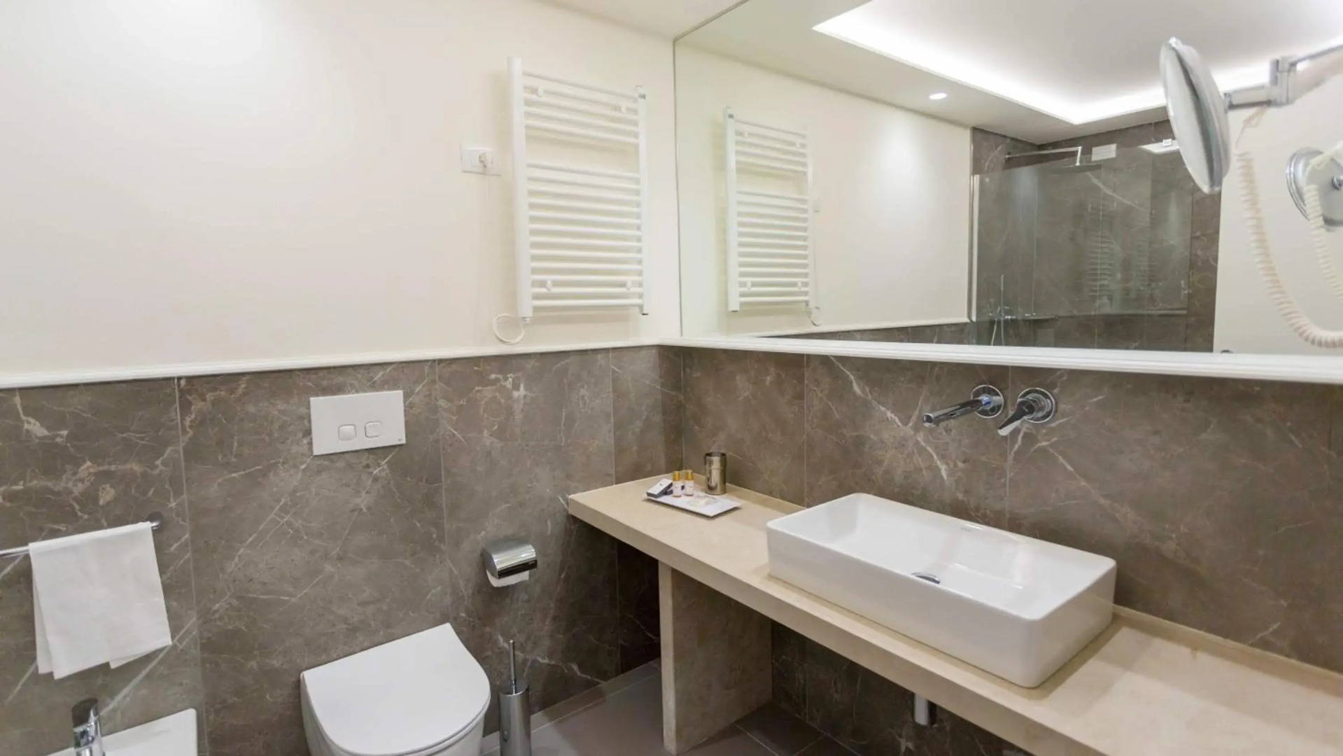 Hellenia Yachting Hotel