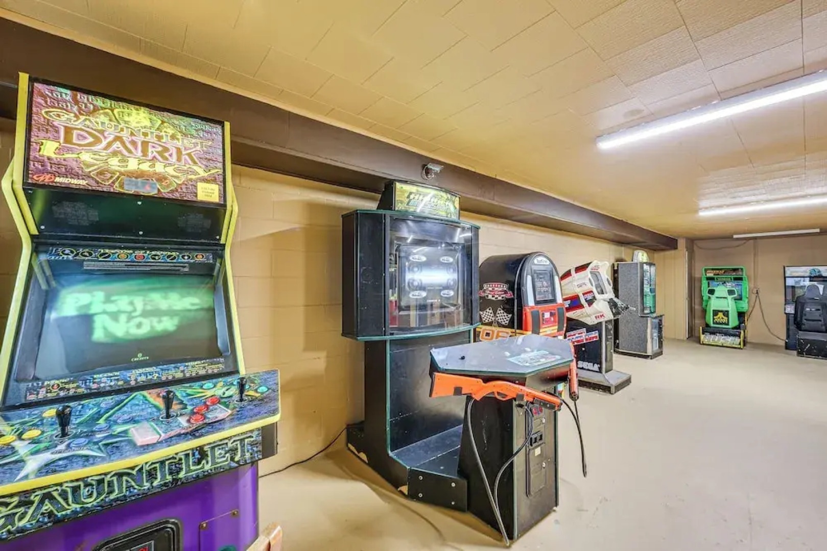 Walk to Alpine Lake: Terra Alta Cabin w/ Deck