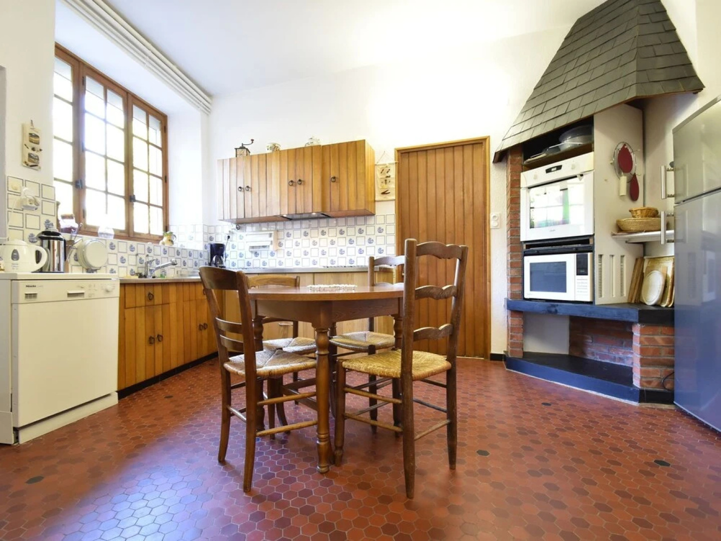 Modern Holiday Home in Vault-de-Lugny with Meadow View