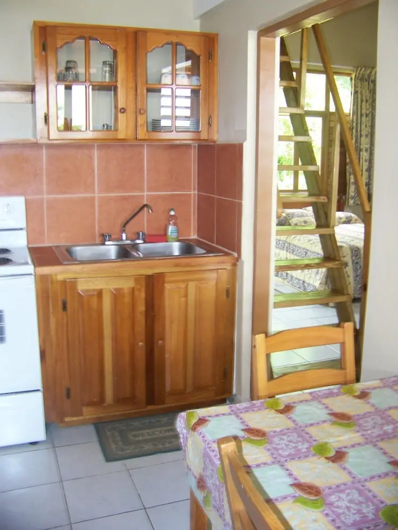 Rhodes Beach Resort Negril