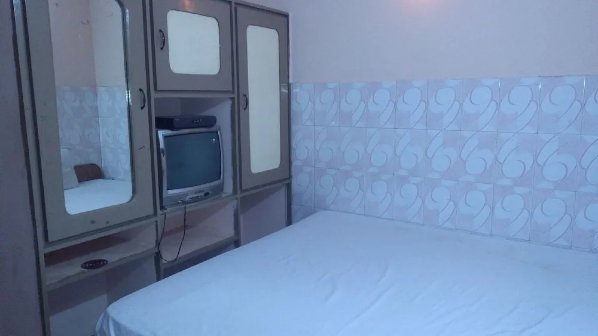 Iroomz Hotel Nandini Lodge